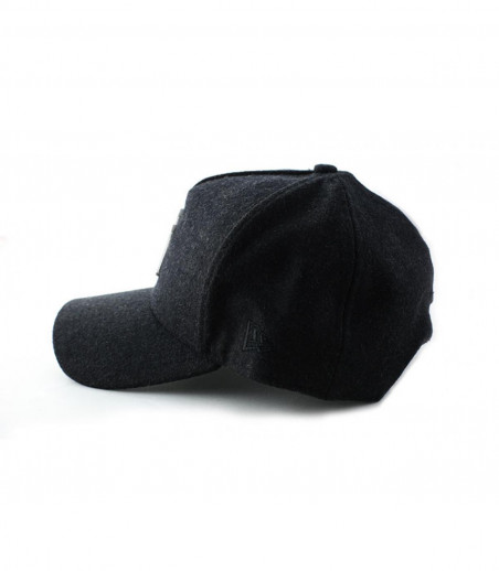 New Era Schwarze NY Cap Metall Logo New Era Schwarze NY Cap Metall Logo